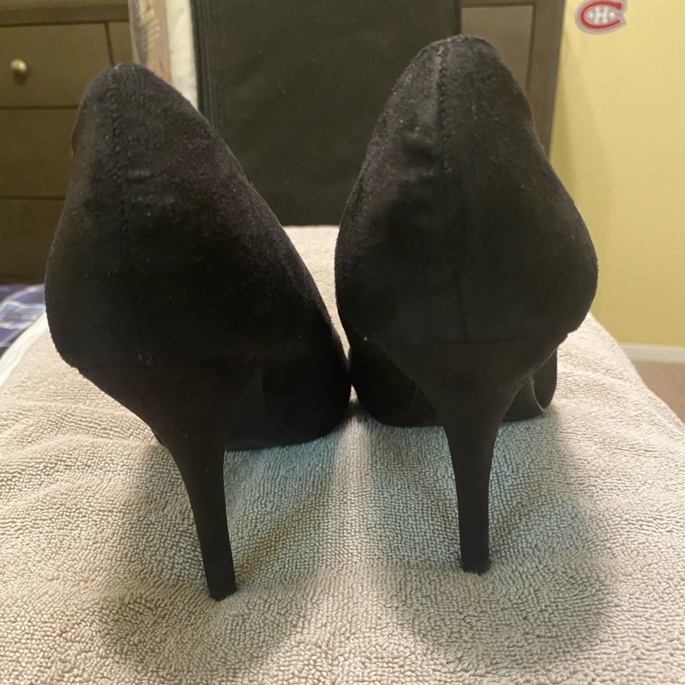 Black pumps - Picture 3 of 5